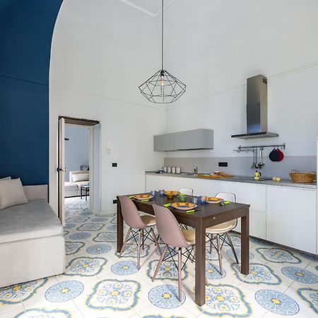 Leticia'S Apartment By Wonderful Italy Наполи Екстериор снимка