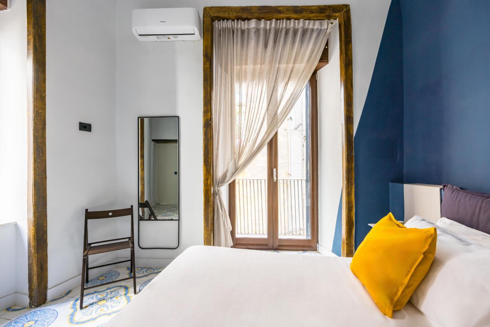 Leticia'S Apartment By Wonderful Italy Наполи Екстериор снимка