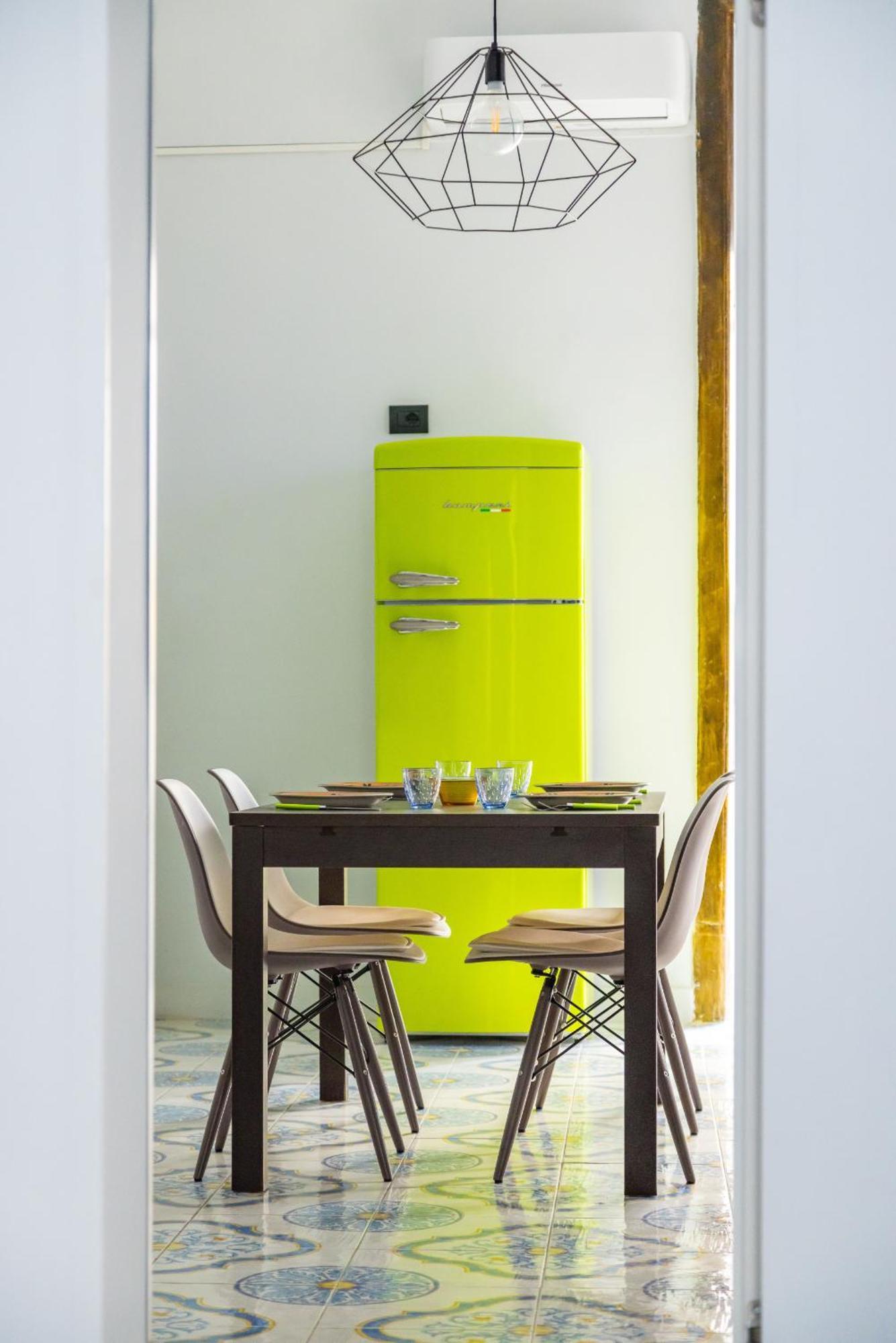 Leticia'S Apartment By Wonderful Italy Наполи Екстериор снимка