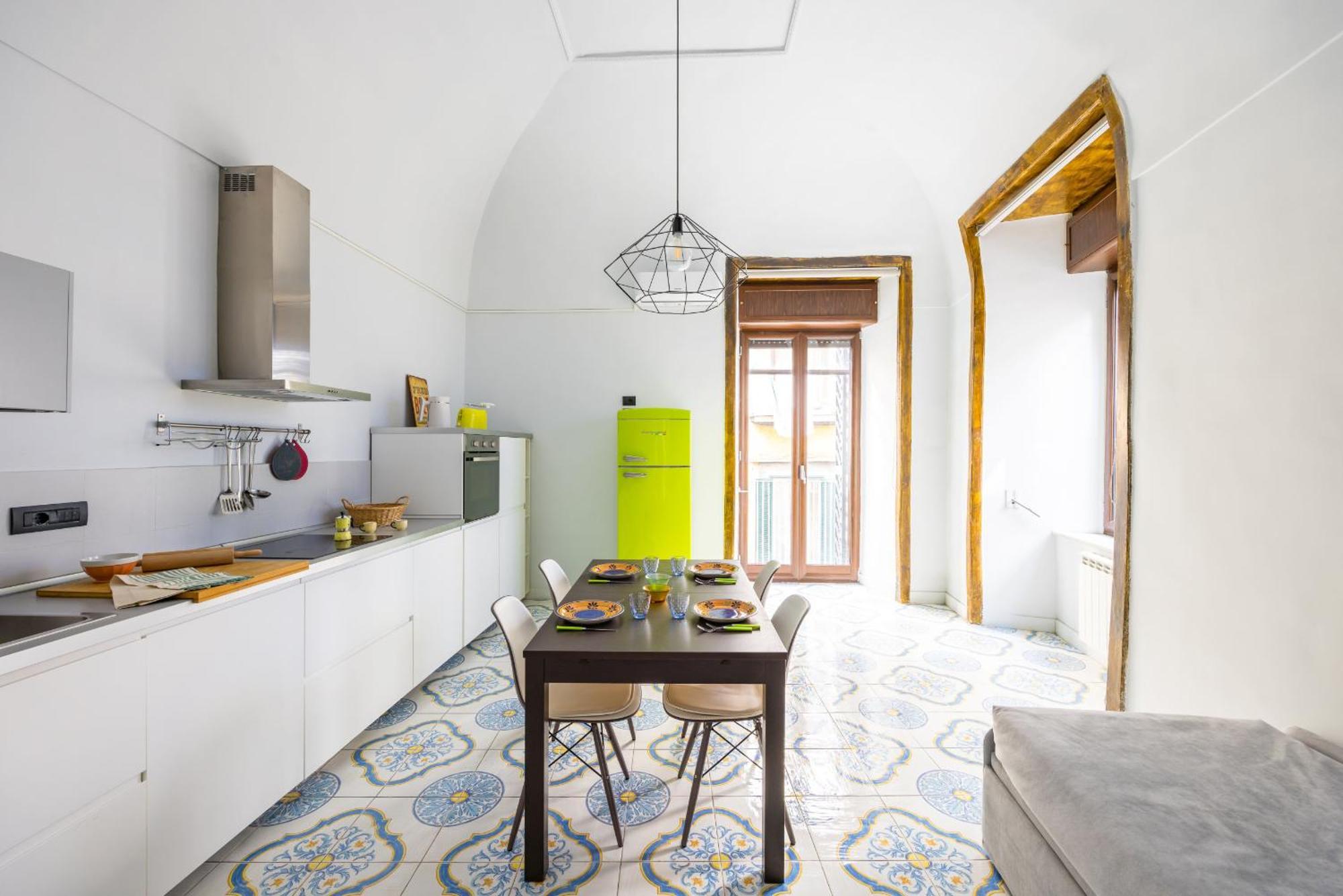 Leticia'S Apartment By Wonderful Italy Наполи Екстериор снимка