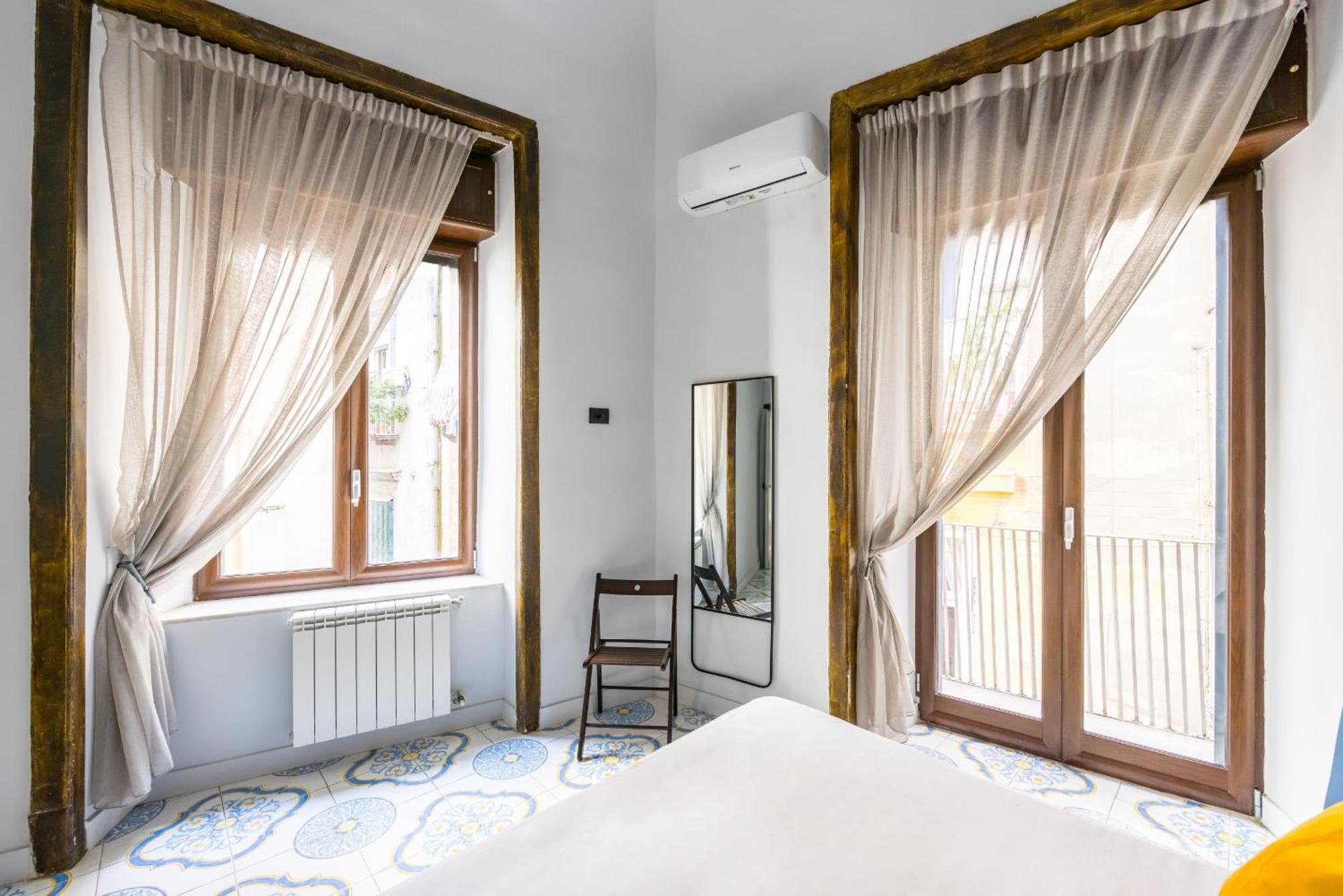 Leticia'S Apartment By Wonderful Italy Наполи Екстериор снимка