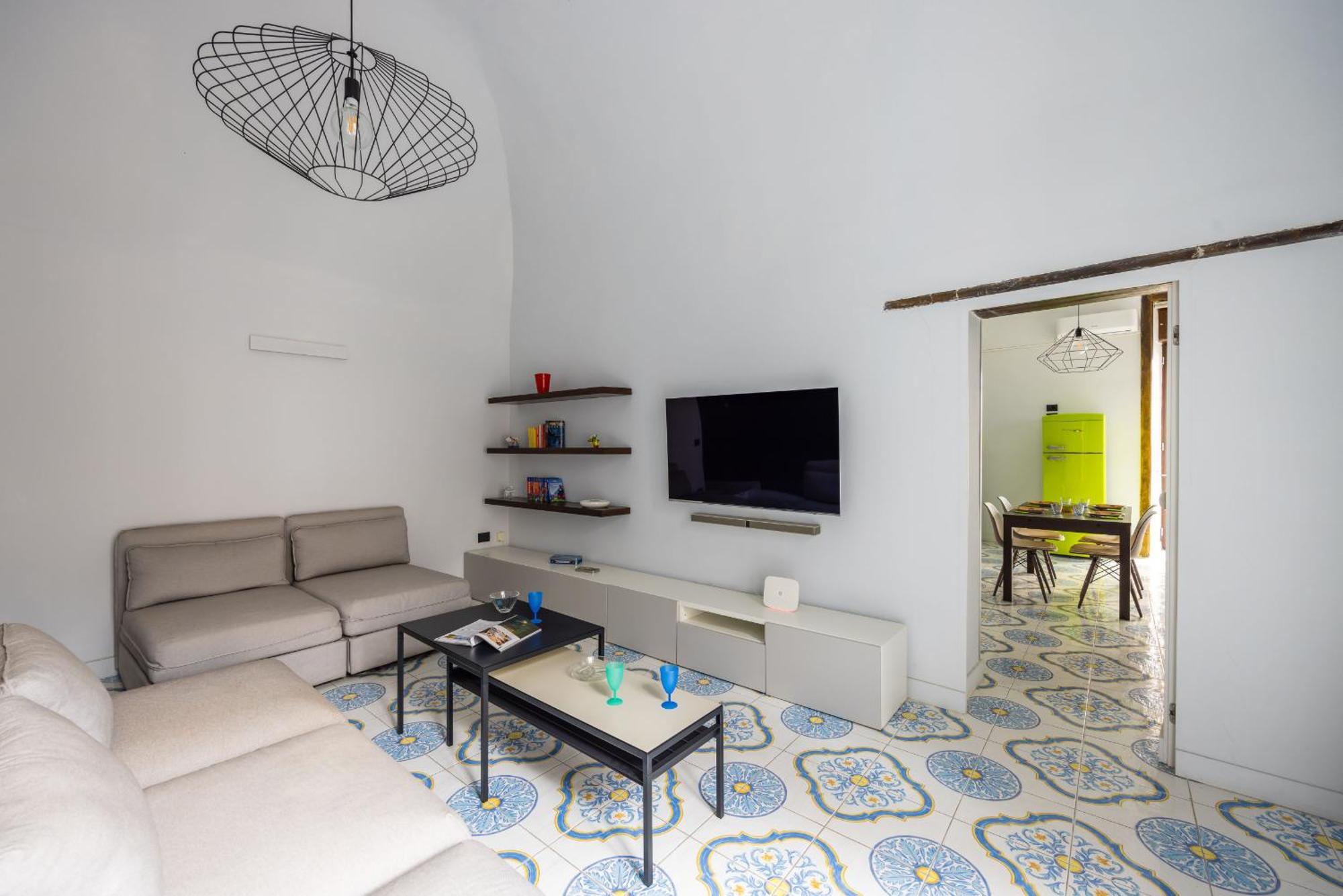 Leticia'S Apartment By Wonderful Italy Наполи Екстериор снимка