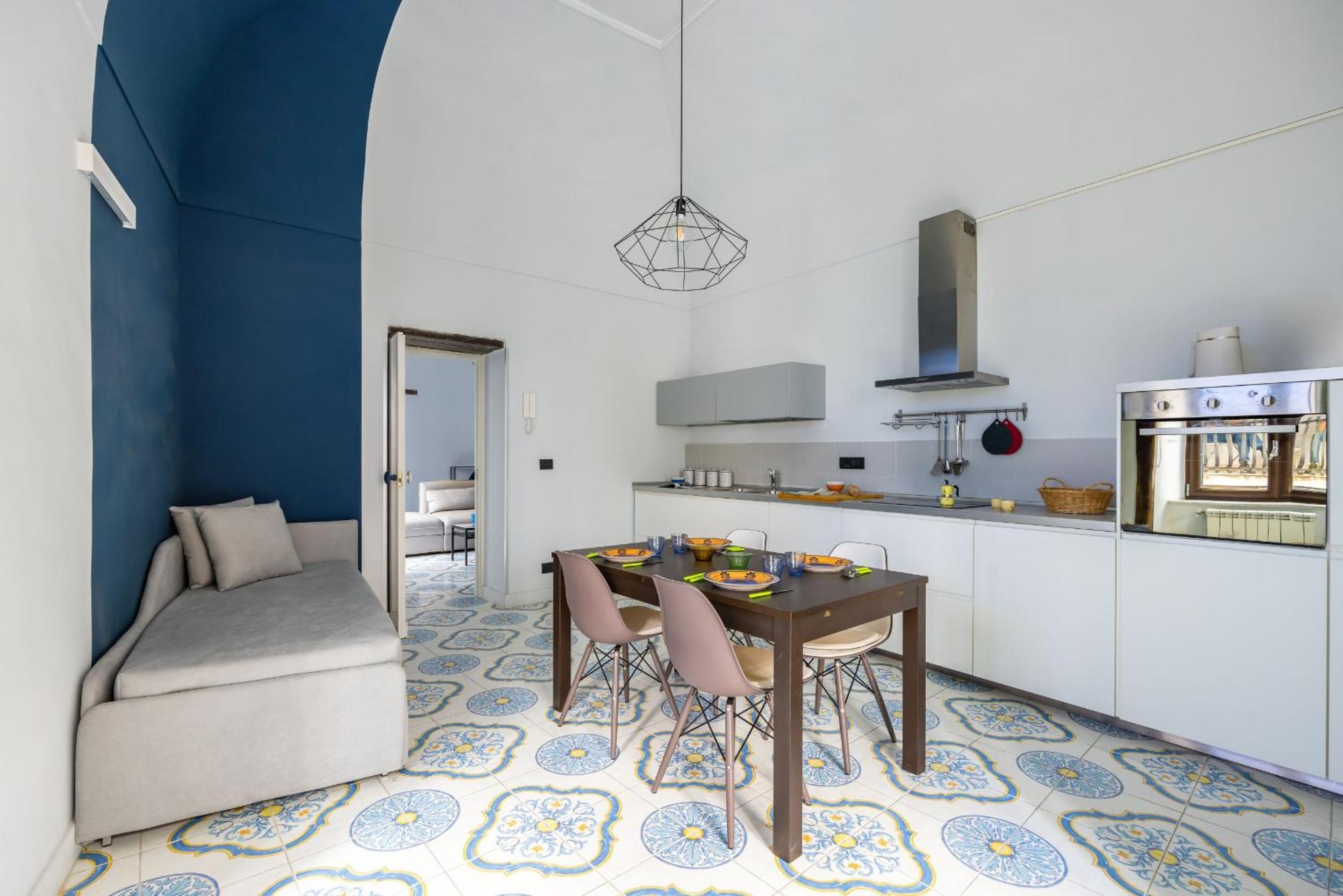 Leticia'S Apartment By Wonderful Italy Наполи Екстериор снимка