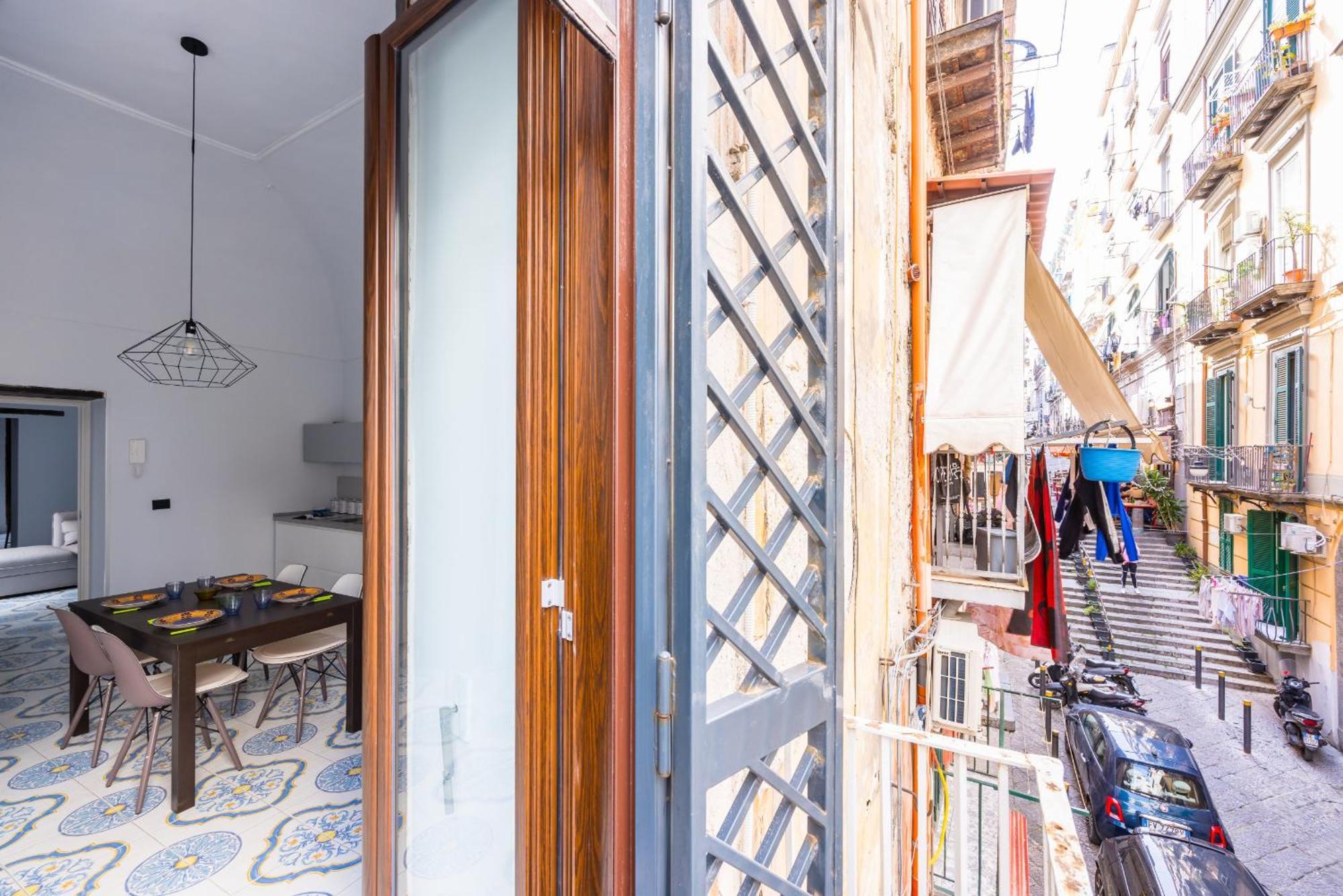 Leticia'S Apartment By Wonderful Italy Наполи Екстериор снимка