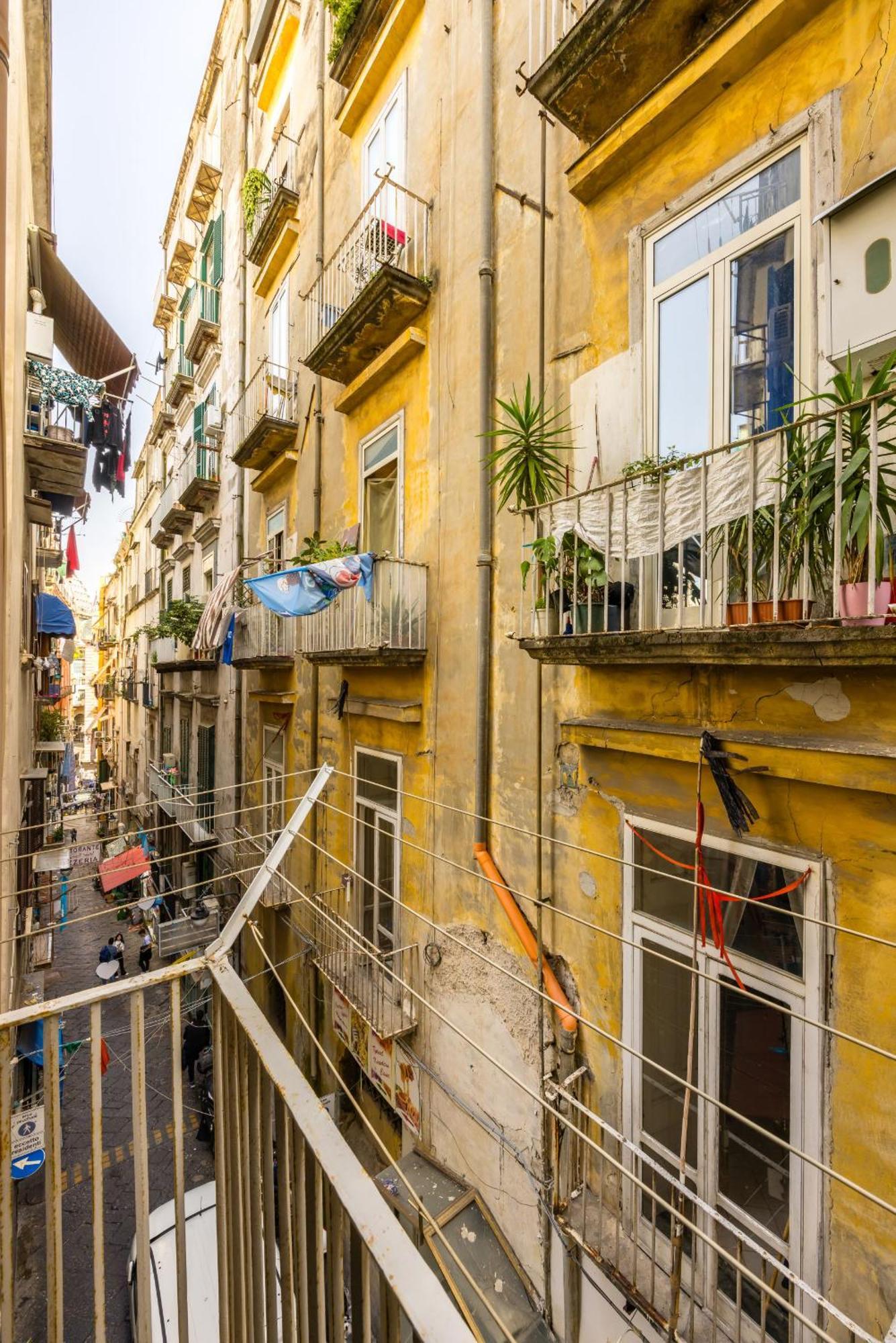 Leticia'S Apartment By Wonderful Italy Наполи Екстериор снимка